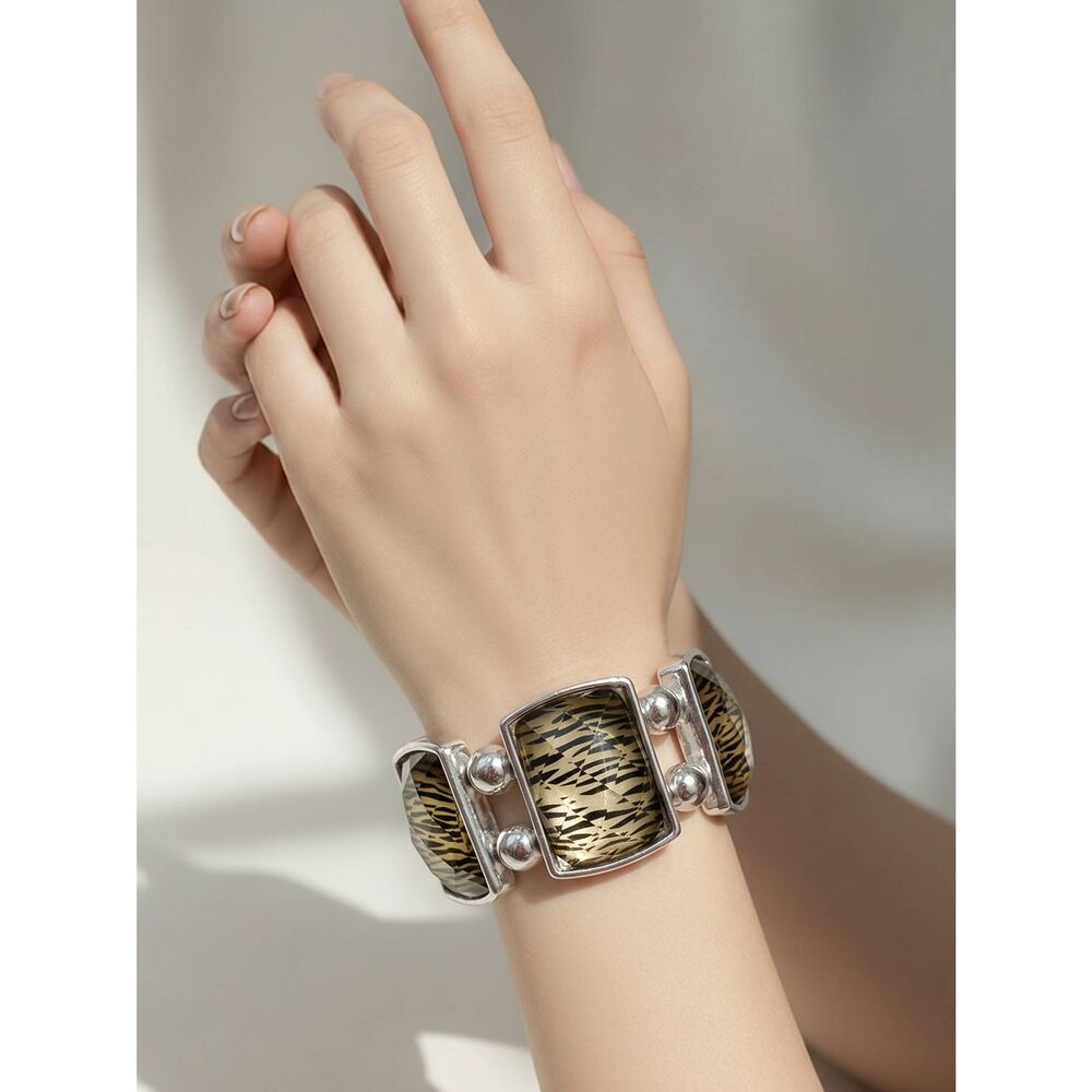 🔸️Silver Toned Zebra Print Faceted Stretch Statement Bracelet